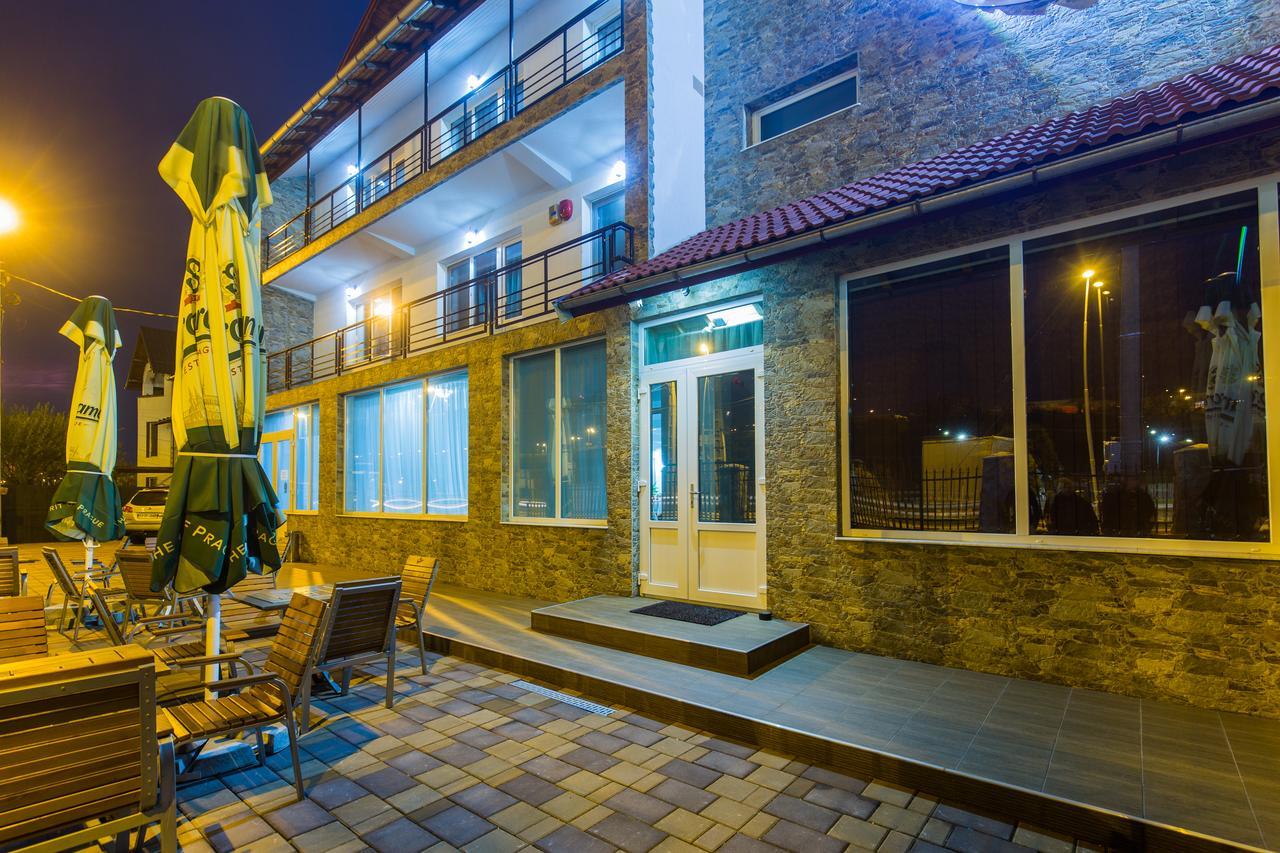 Hotel Raxand Residence Mioveni Экстерьер фото