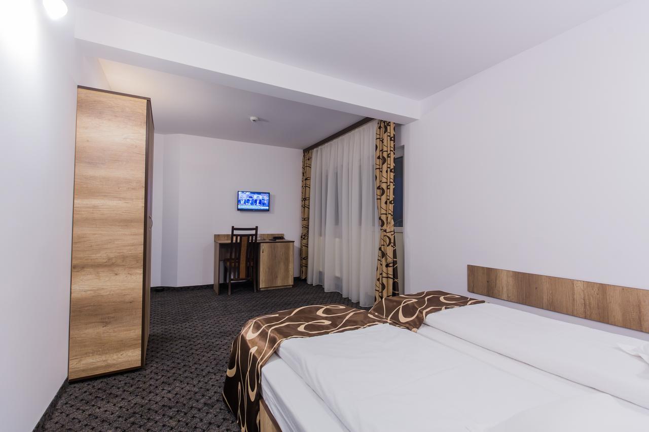 Hotel Raxand Residence Mioveni Экстерьер фото